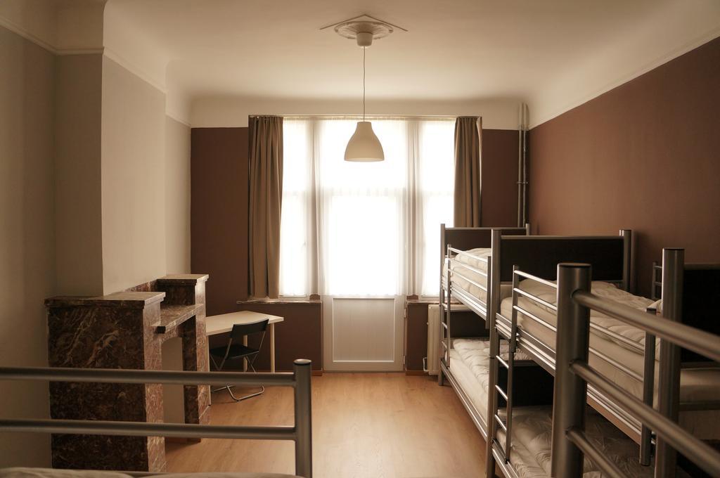 Es Hostel Saint-Gilles Bagian luar foto