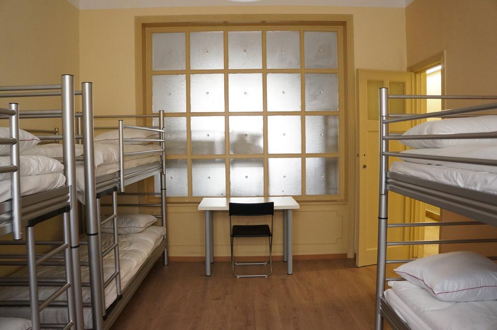 Es Hostel Saint-Gilles Bagian luar foto