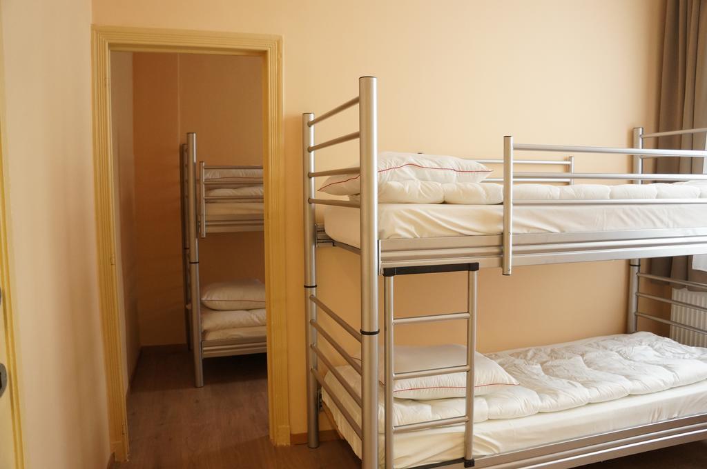 Es Hostel Saint-Gilles Bagian luar foto