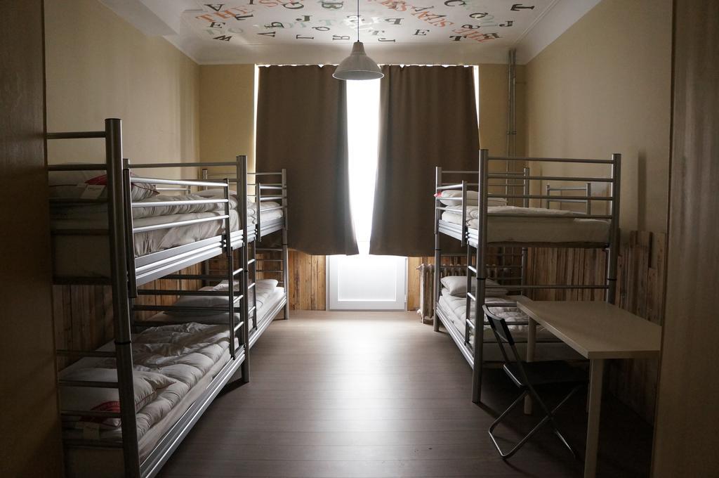 Es Hostel Saint-Gilles Bagian luar foto