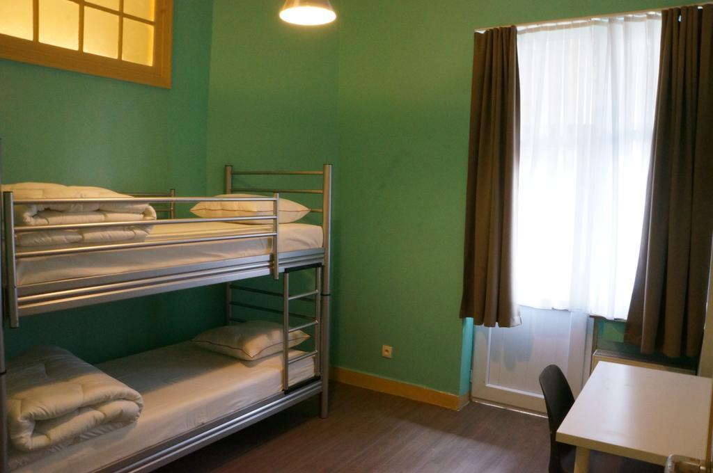 Es Hostel Saint-Gilles Bagian luar foto