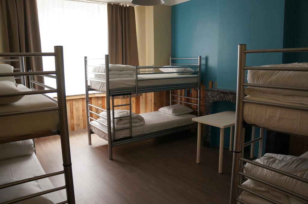 Es Hostel Saint-Gilles Bagian luar foto