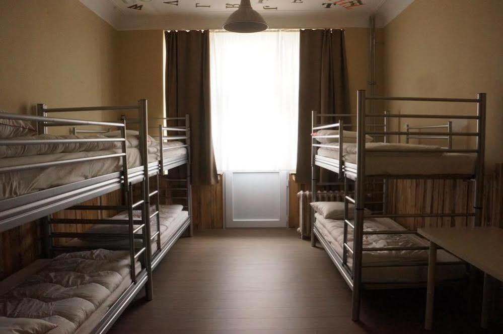 Es Hostel Saint-Gilles Bagian luar foto